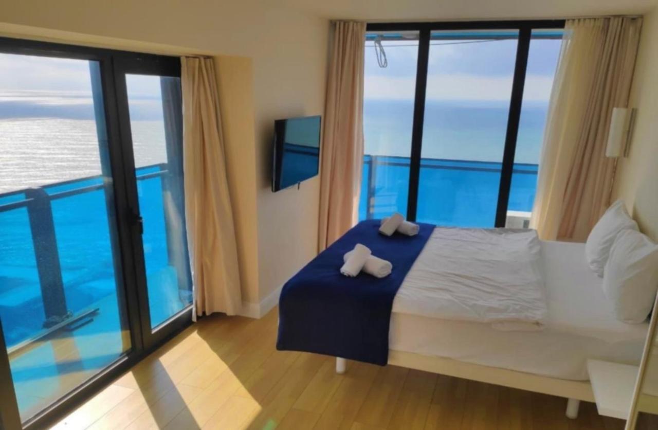 Orbi City Batumi Sea View Aparthotel Bagian luar foto