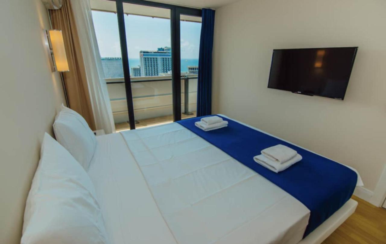 Orbi City Batumi Sea View Aparthotel Bagian luar foto