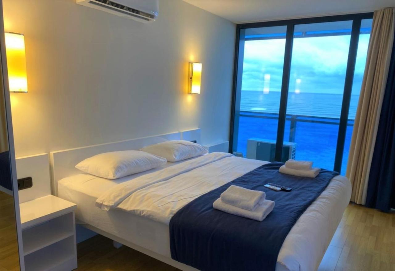 Orbi City Batumi Sea View Aparthotel Bagian luar foto
